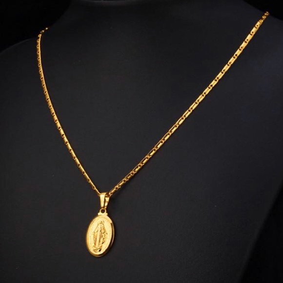 18k gold plated Virgin Mary necklace/ earrings set - Picture 2 of 8